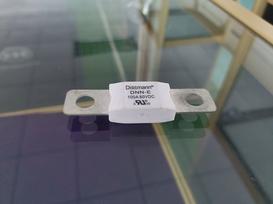 32VDC Ceramic Bolt Type Fuse Medium Size Flat Type DC2700A Breaking Capacity